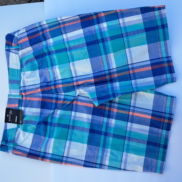 NWT St. John's Bay SECRETLY SLENDER Plaid Bermuda Shorts Womens size 10 - Picture 2 of 7